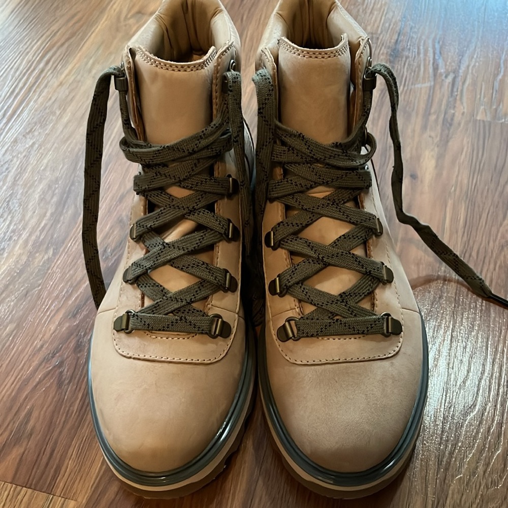 NWOT Sorel Waterproof Hiking Boot - Picture 4 of 6